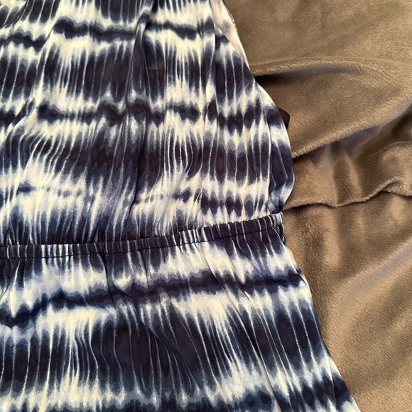 Halter neck dress - Picture 5 of 10